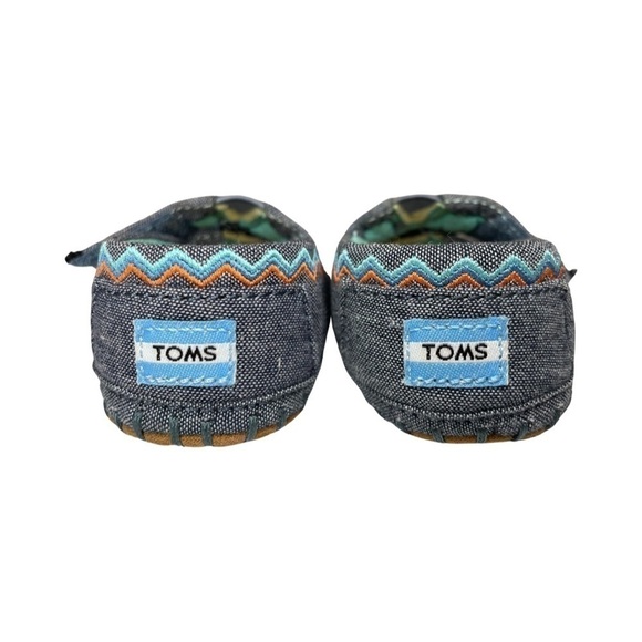 TOMS Blue Chambray Embroidery Baby Crib Shoes Moccasins - Picture 3 of 6